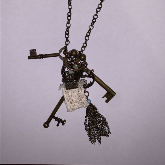 bronze key necklace - Picture 2 of 2